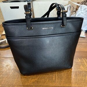 EUC Michael Kors Winston Pebbled Leather Tote Bag